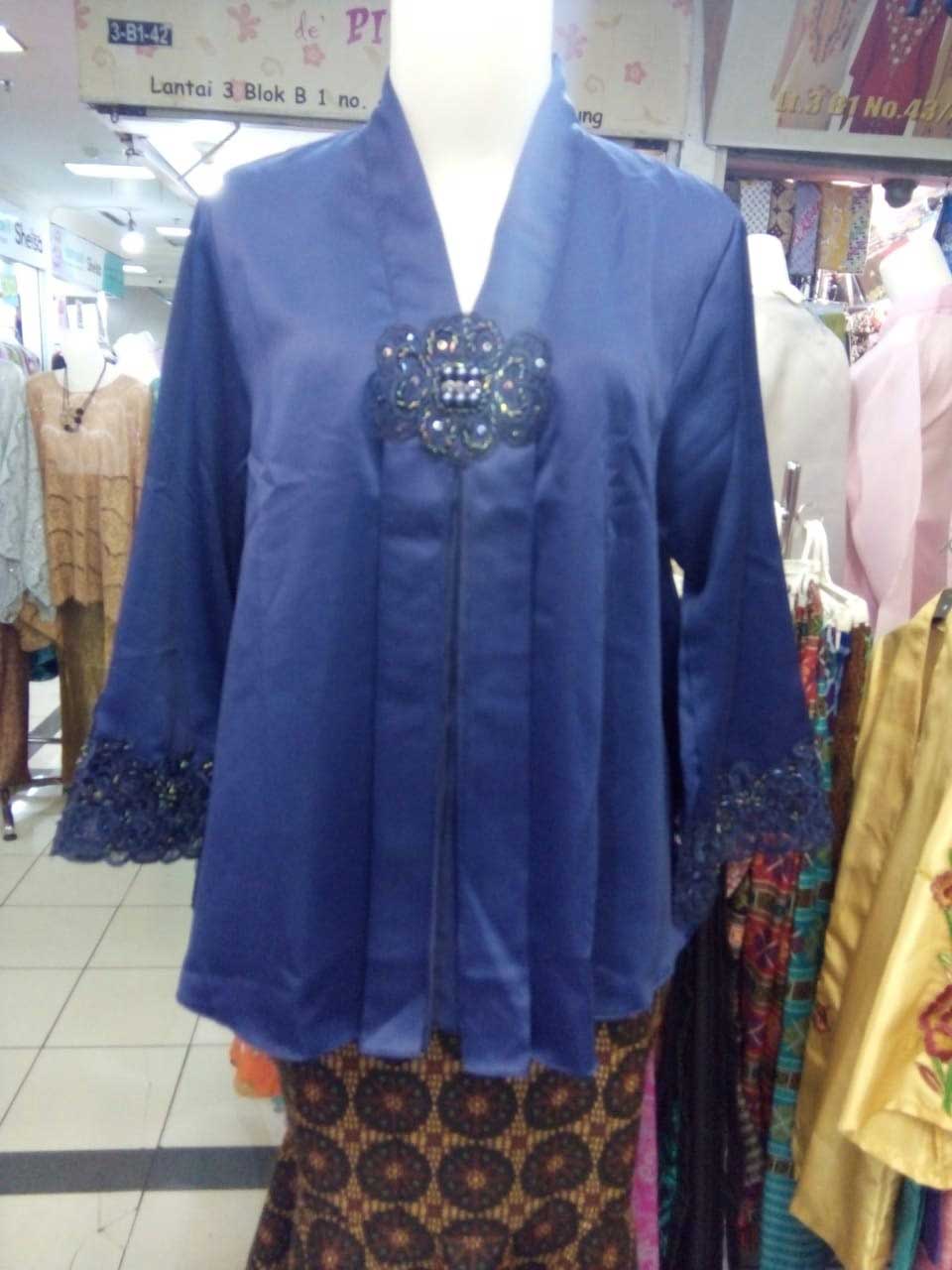 Atasan / Blouse Aplikasi