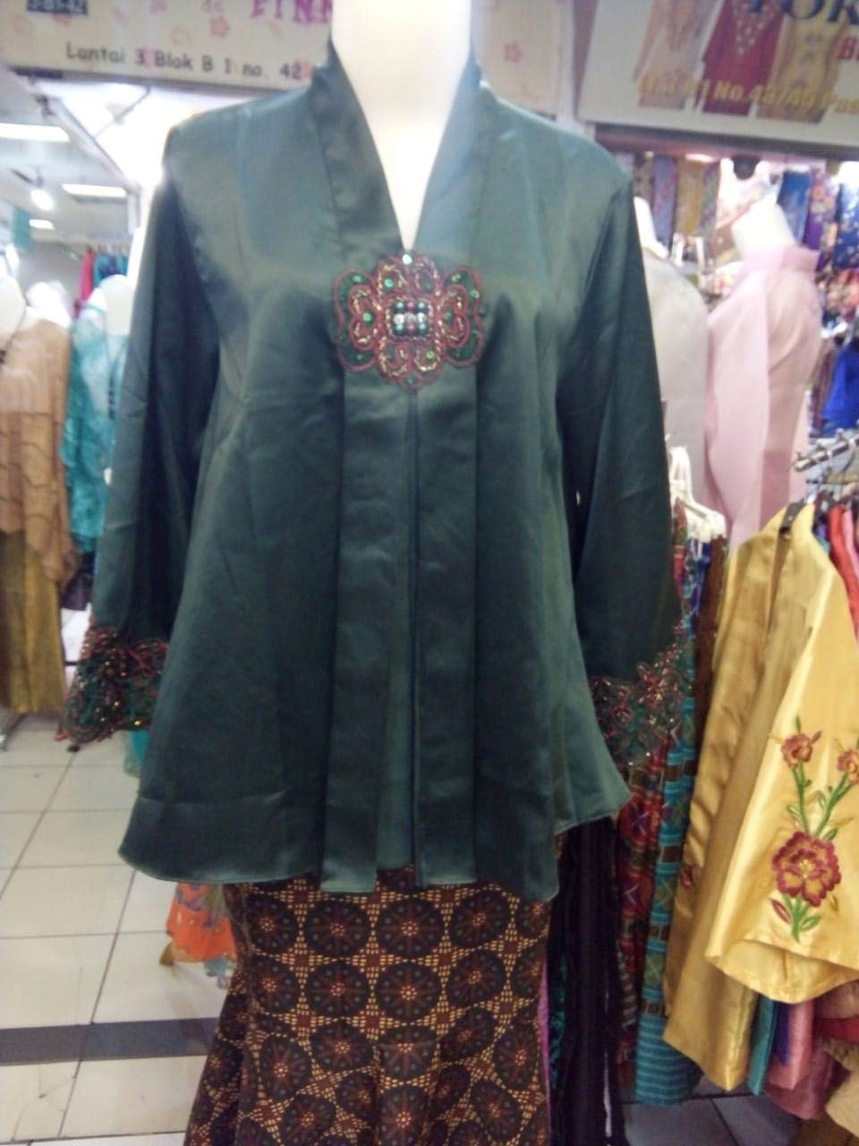 Atasan / Blouse Aplikasi