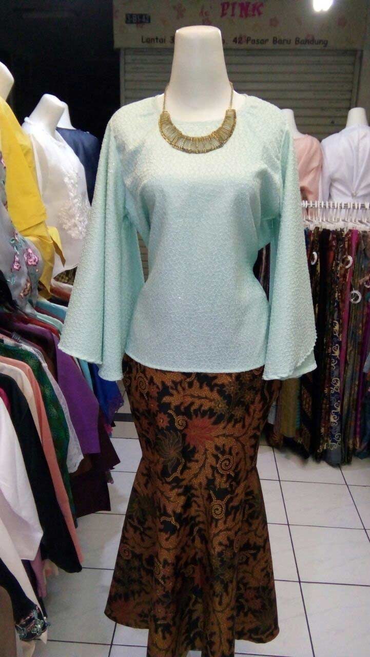 Atasan / Blouse Tangan Lonceng Jaguar