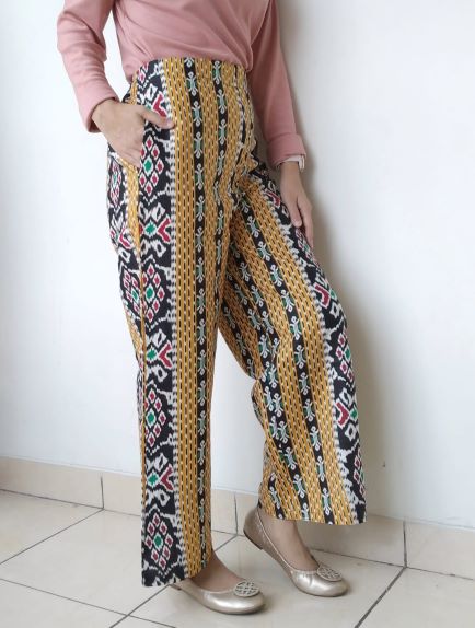 Pakaian Wanita Celana Kulot Motif Songket