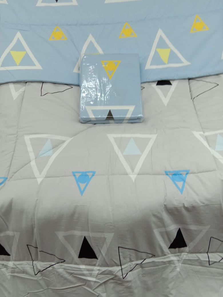 Sprei &amp; Bedcover Motif Abstrak