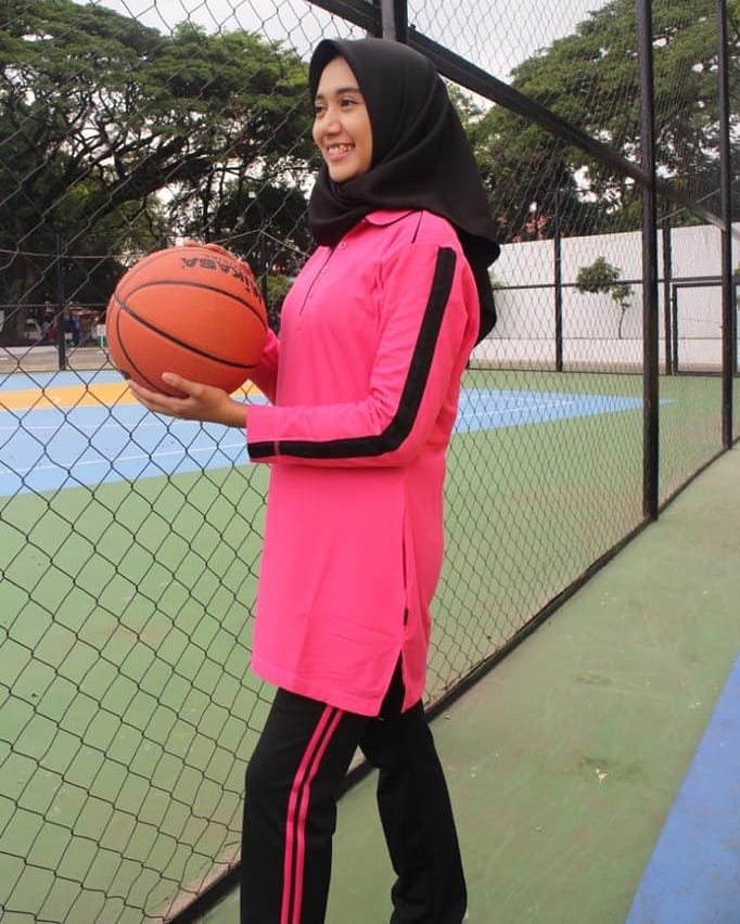 Stelan Kaos Olahraga Wanita