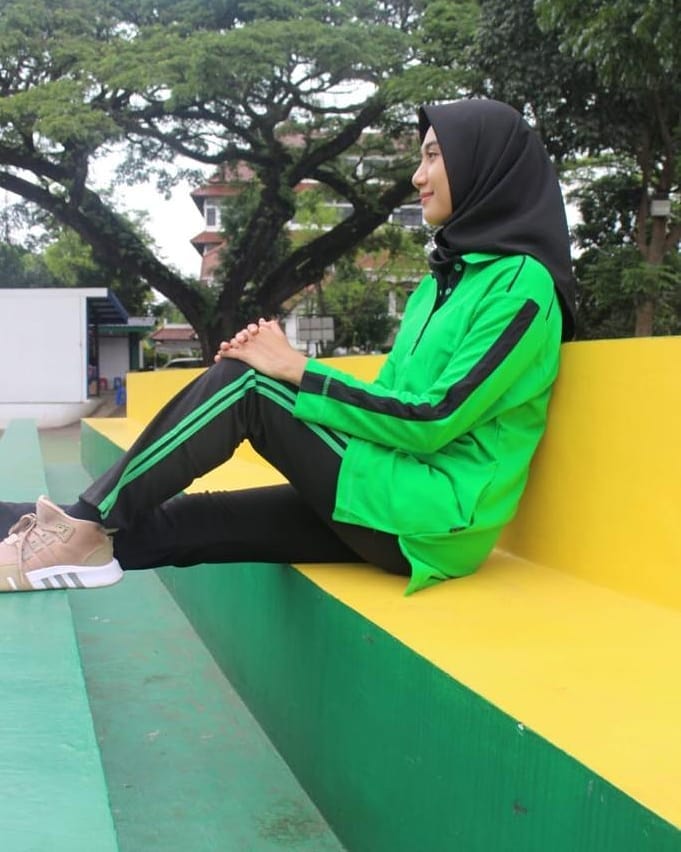 Stelan Kaos Olahraga Wanita