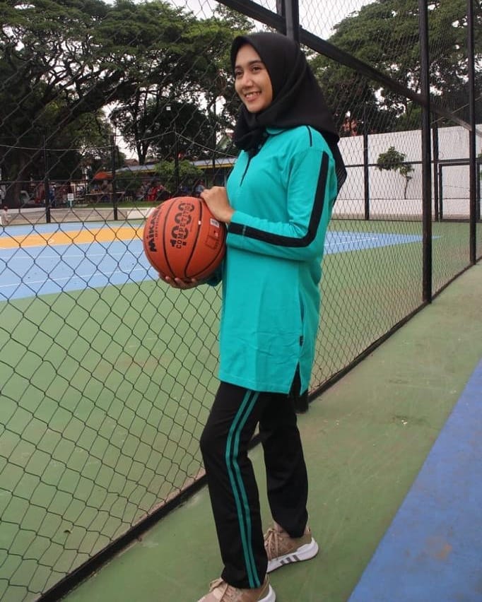 Stelan Kaos Olahraga Wanita