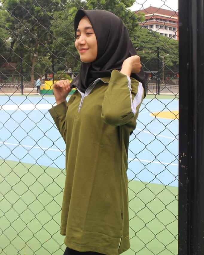 Stelan Kaos Olahraga Wanita