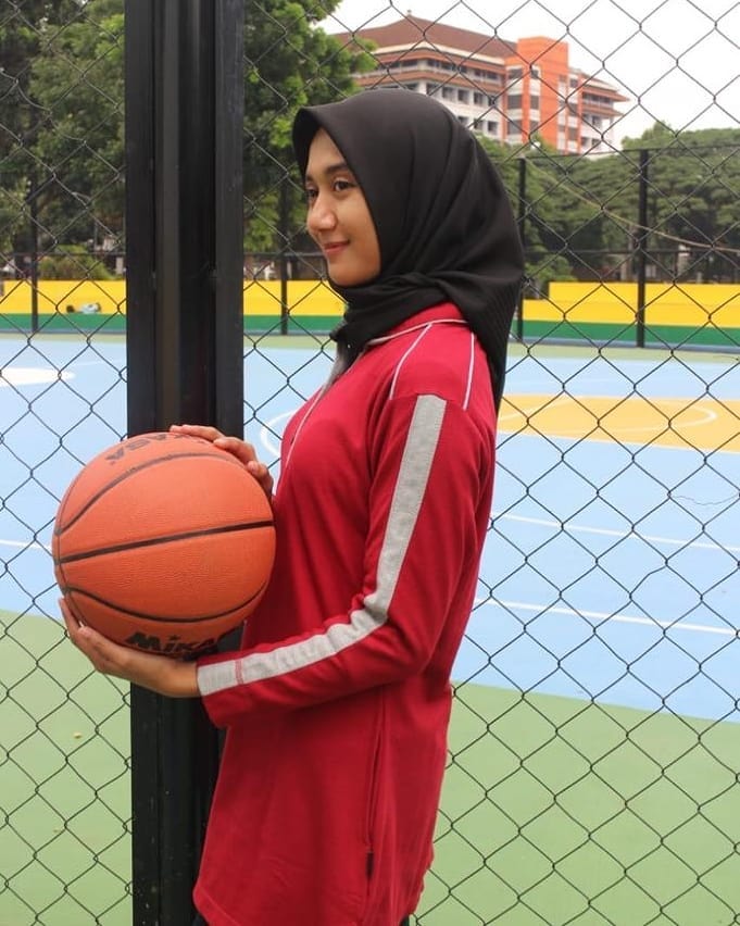 Stelan Kaos Olahraga Wanita