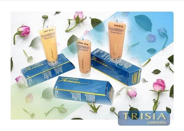 Trisia Kosmetik Foundation