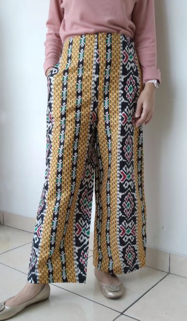 Pakaian Wanita Celana Kulot Motif Songket