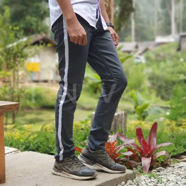 Celana Chino List