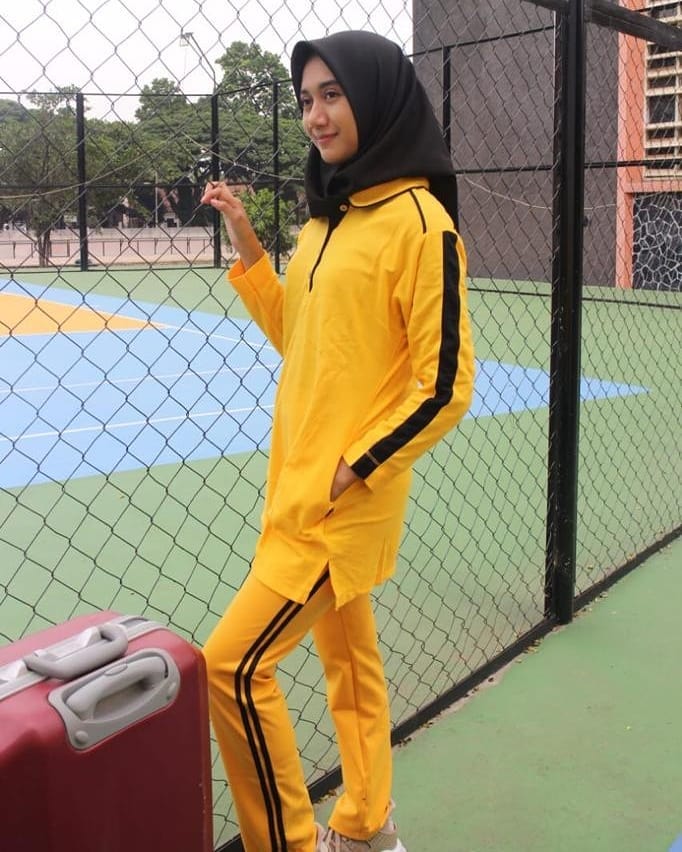 Stelan Kaos Olahraga Wanita